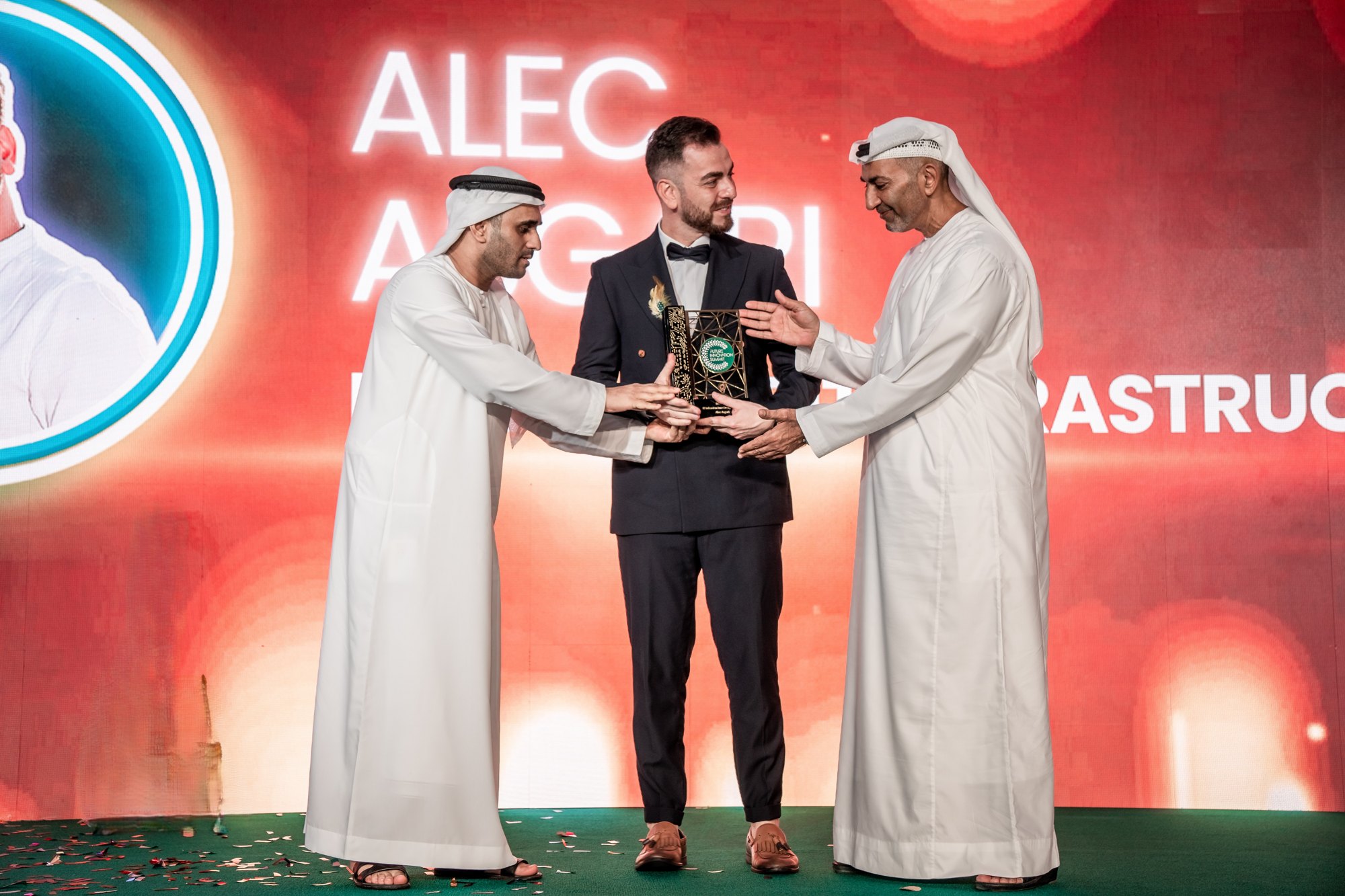 Alec Asgari receiving the Best IT Company 2025 award at Future Innovation Summit